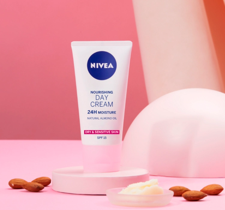 NIVEA 24H HYDRATISIERUNG NÄHRENDE TAGESCREME 50ML 