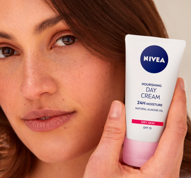 NIVEA 24H HYDRATISIERUNG NÄHRENDE TAGESCREME 50ML 