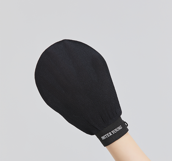 SISTER YOUNG NOVA ABSCHUPPENDER HANDSCHUH FÜR KÖRPERPEELING BLACK