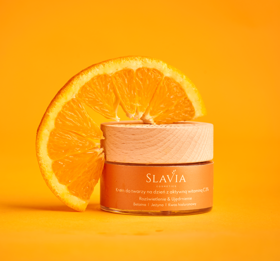 SLAVIA COSMETICS GESICHTSCREME FÜR TAG UND NACHT MIT AKTIVEM VITAMIN C 3% 50ML