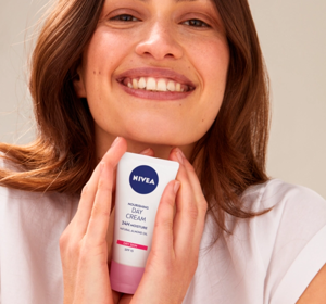 NIVEA 24H HYDRATISIERUNG NÄHRENDE TAGESCREME 50ML 