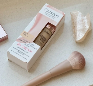 Cashmere BB Cream Feuchtigkeitsspendende BB-Creme mit Ectoin Nude Vanilla 30ml