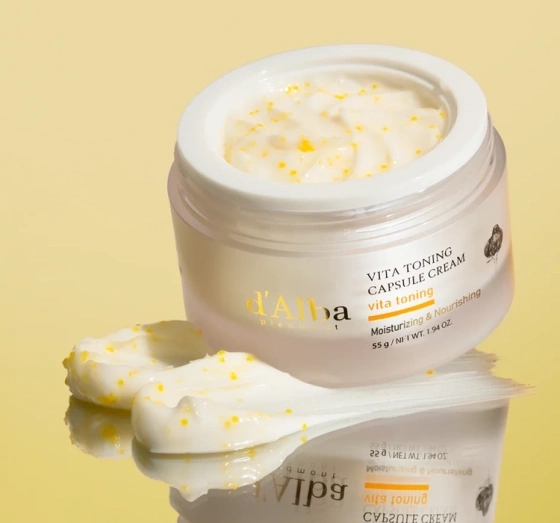 Kliknij na zdjęcie, aby je powiększyć d'Alba Vita Toning Feuchtigkeitsspendend-aufhellende Kapselcreme 55 g