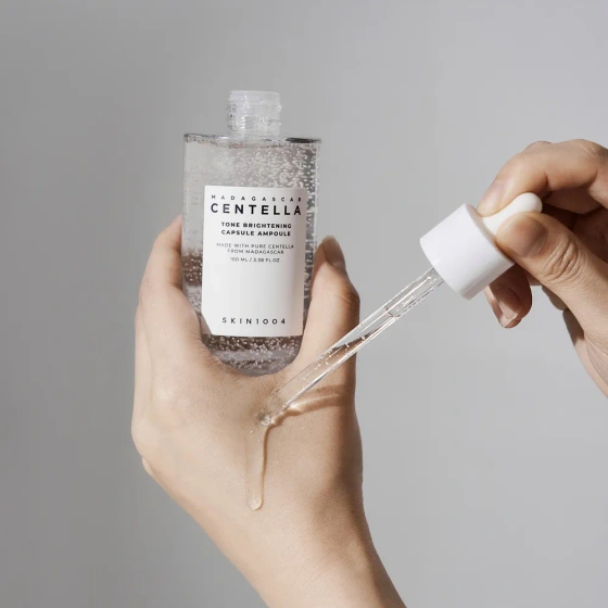 SKIN1004 Madagascar Centella Tone Brightening Capsule Ampoule Aufhellendes Ampullen-Serum für das Gesicht 50 ml