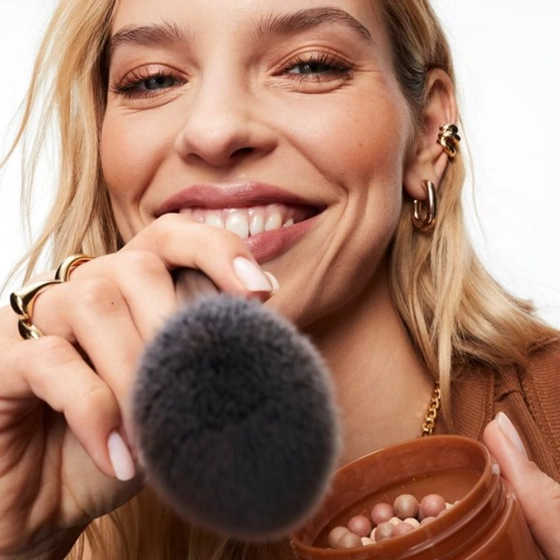 Avon Bronzing Pearls Bronzer für das Gesicht Light Bronze 28 g