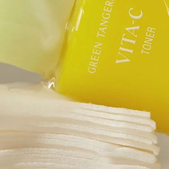 Kliknij na zdjęcie, aby je powiększyć Goodal Green Tangerine Vita C Dark Spot Care Serum – aufhellendes Gesichtswasser 300 ml