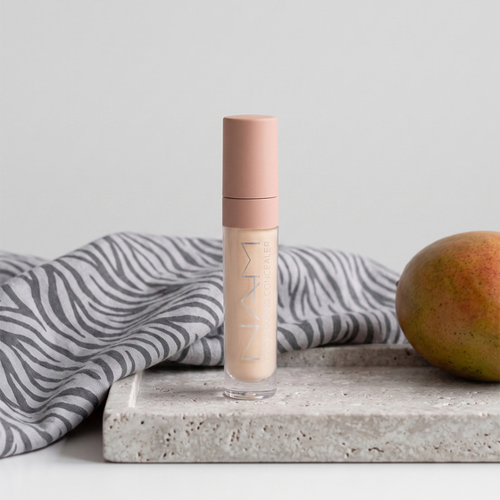 Kliknij na zdjęcie, aby je powiększyć NAM Pro Shaping Concealer – feuchtigkeitsspendender Gesichts-Concealer 07 Natural Nude 6 ml