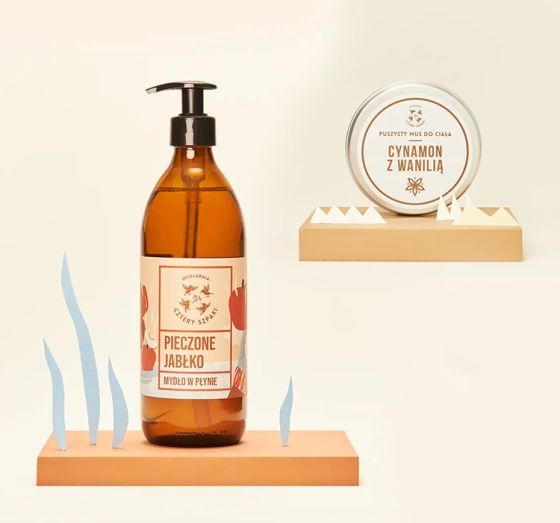 Kliknij na zdjęcie, aby je powiększyć Mydlarnia Cztery Szpaki Geschenkset mit Naturkosmetik Apfel mit Zimt Flüssigseife Gebackener Apfel 300 ml + Körpermousse Zimt mit Vanille 150 ml