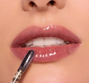 Catrice Max It Up Lip Booster Extreme Lipgloss 060 Good Girl Gone Bad 4ml