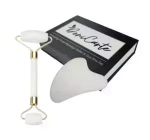 DENI CARTE SET ZUR GESICHTSMASSAGE MASSAGEGERÄT + GUA SHA STEIN AUS WEISSER JADE