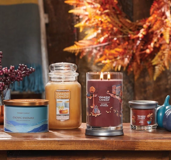 Kliknij na zdjęcie, aby je powiększyć Yankee Candle Signature Tumbler Große Duftkerze Autumn Daydream 567 g