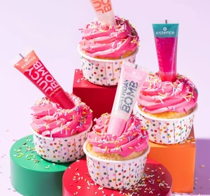 Essence Birthday Bomb Shiny Lipgloss 01 Cake My Day! 10 ml