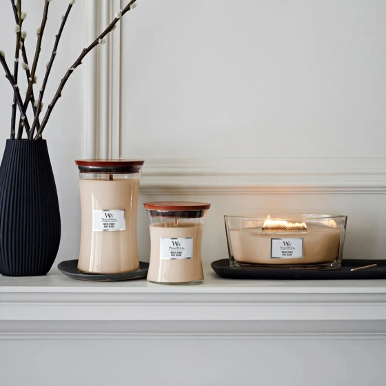 Woodwick Medium Jar Candle – mittelgroße Duftkerze „White Honey“, 275 g