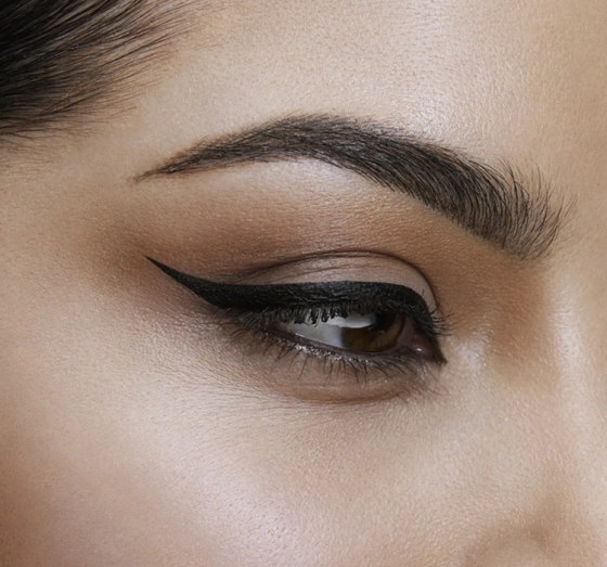 Kliknij na zdjęcie, aby je powiększyć Maybelline Hyper Precise matter Eyeliner-Stift 701 Matte Black 1 ml