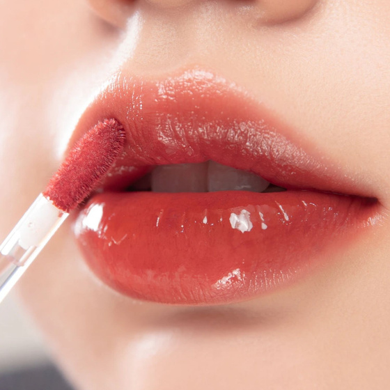 Kliknij na zdjęcie, aby je powiększyć Romand Glasting Water Tint – wasserbasierter Liptint 03 Brick River 4 g
