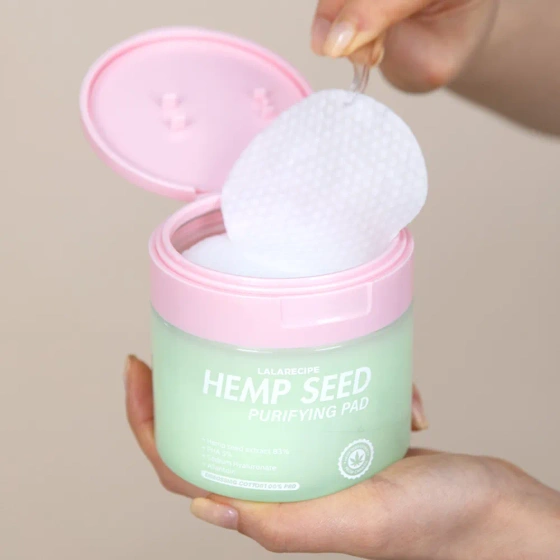 Kliknij na zdjęcie, aby je powiększyć LalaRecipe Hemp Seed Purifying Pad – beruhigende Gesichts-Tonisierungspads, 70 Stück