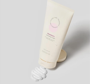 Missha Creamy Latte Strawberry cremiger Gesichtsreinigungsschaum  172ml