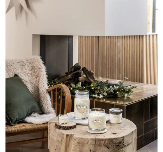 Kliknij na zdjęcie, aby je powiększyć Yankee Candle Signature Apres Ski Große Duftkerze Vanilla Flurries 567 g