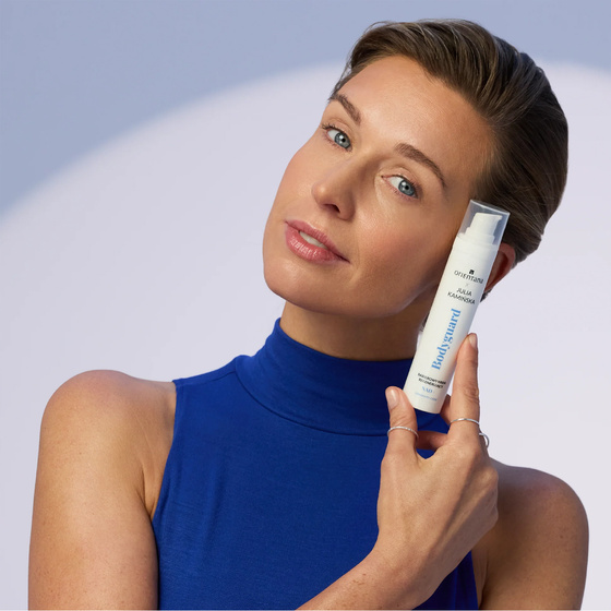 Kliknij na zdjęcie, aby je powiększyć Orientana x Julia Kamińska Longevity Code Bodyguard NAD+ Barriere-Regenerationscreme für trockene, geschwächte Haut und Haut mit gestörter Lipidbarriere 50 ml