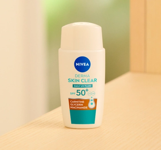 NIVEA Derma Skin Clear Leichtes Sonnenschutz-Fluid SPF 50+ 40 ml
