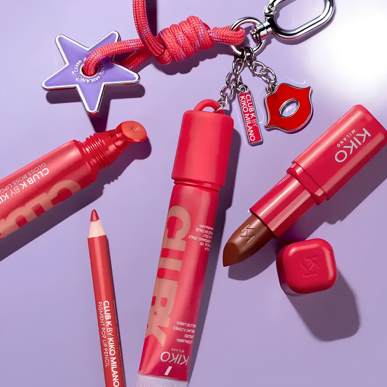 Kliknij na zdjęcie, aby je powiększyć KIKO Milano Club K Pigment Pop Lipstick – feuchtigkeitsspendender, deckender Lippenstift 01 Warm-Up Set 3,5 g