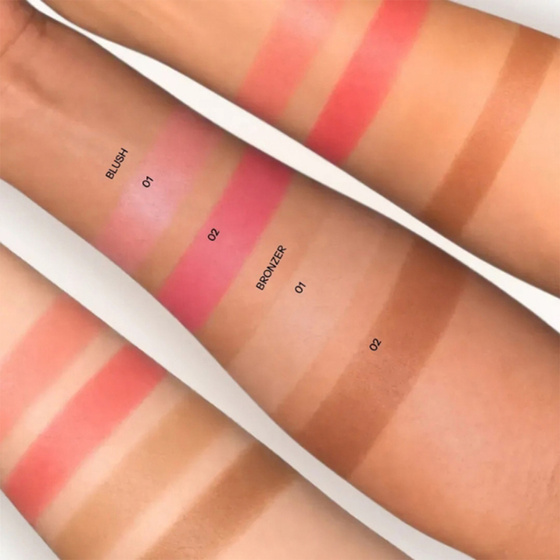 Kliknij na zdjęcie, aby je powiększyć Claresa Denim Rouge „Bouncy“ mit elastischer Formel im Kompaktpuder 01 Rosy Apricot 10 g