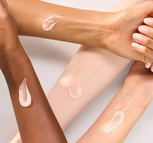 Essence Silky Blur Poreless Primer Glättende Make-up-Basis 30 ml