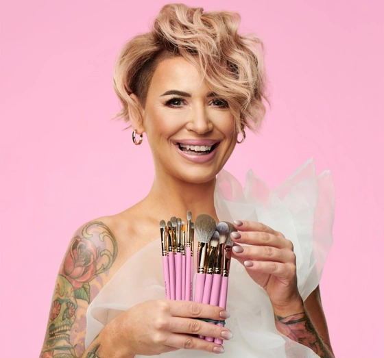 Kliknij na zdjęcie, aby je powiększyć BOHO BEAUTY X MARZENA TARASIEWICZ MAKE UP PINSEL MT11