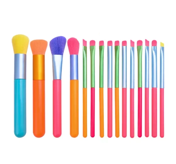 SET VON BUNTEN MAKE UP PINSELN 15 STÜCK