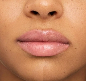 Essence Pearly Potion Multi-Reflective Lipgloss 01 Golden Peach 2,5 ml