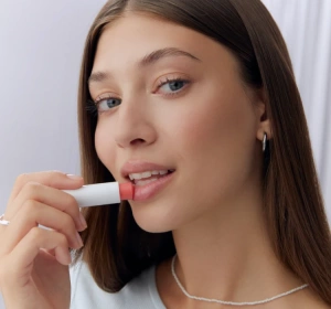 NIVEA Disney Mickey and Friends Lippenpflege-Stift Velvet Rose 4,8 g