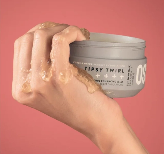 Kliknij na zdjęcie, aby je powiększyć Schwarzkopf Osis+ Tipsy Twirl jelly Gelée zur Definition von Wellen und Locken 300ml