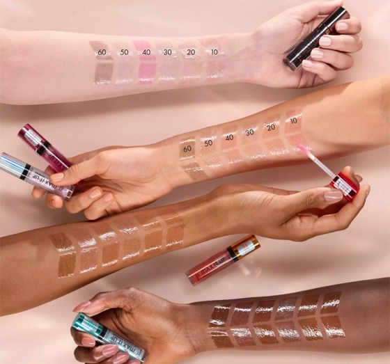 Kliknij na zdjęcie, aby je powiększyć Catrice Max It Up Lip Booster Extreme Lipgloss 060 Good Girl Gone Bad 4ml