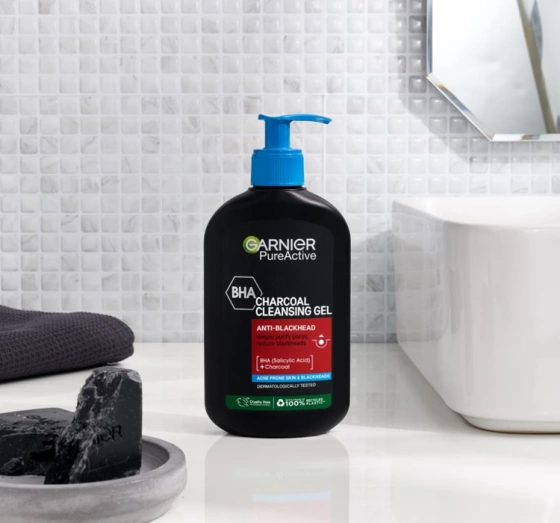 GARNIER PURE ACTIVE REINIGUNGSGEL MIT AKTIVKOHLE GEGEN MITESSER 250ML