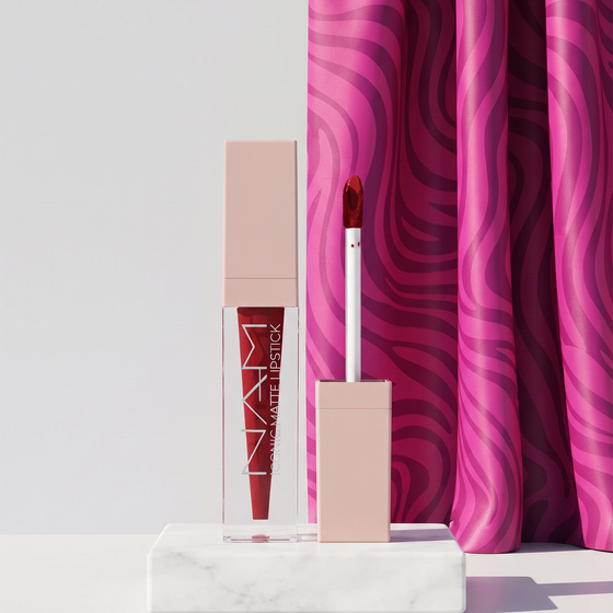 Kliknij na zdjęcie, aby je powiększyć NAM Iconic Matte Lipstick – matter Lippenstift 14 Simply Red 3,5 ml