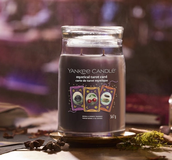 Kliknij na zdjęcie, aby je powiększyć Yankee Candle Signature Große Duftkerze Mystical Tarot Card 567 g