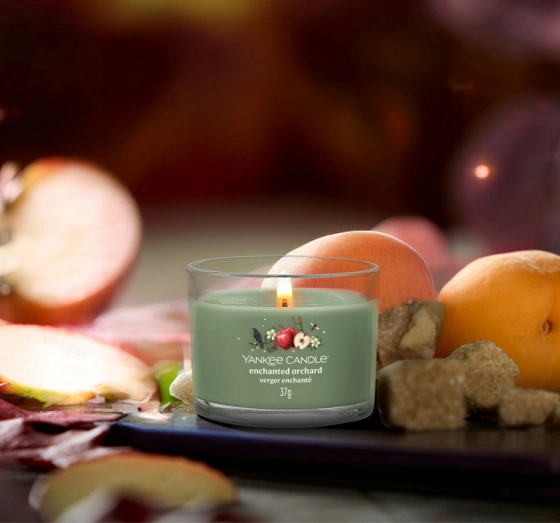 Kliknij na zdjęcie, aby je powiększyć Yankee Candle Signature Mini-Duftkerze Enchanted Orchard 37 g