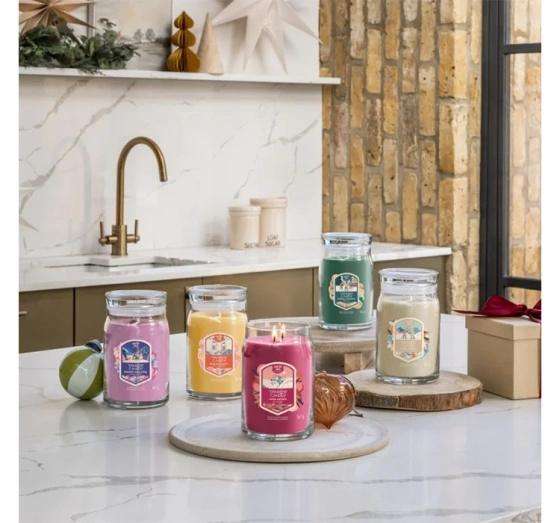 Kliknij na zdjęcie, aby je powiększyć Yankee Candle Signature Apres Ski Große Duftkerze Vanilla Flurries 567 g