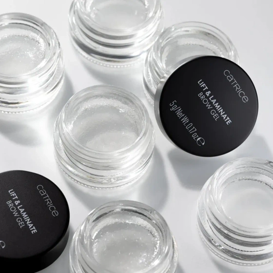 Kliknij na zdjęcie, aby je powiększyć Catrice Lift & Laminate Brow Gel – transparentes Fixiergel für die Augenbrauen, 5 g
