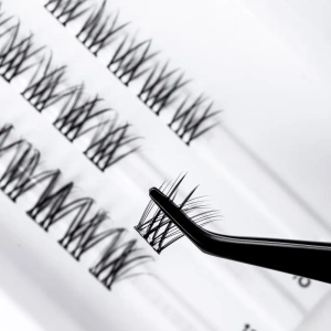 Lash Brow Press&Go selbstklebende Wimpern „Daily Natural“ 