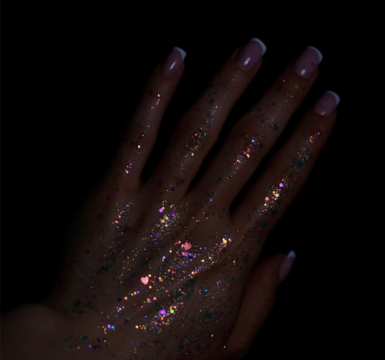 Kliknij na zdjęcie, aby je powiększyć Claresa Festival Vibes Gel Glitter für Gesicht und Körper 02 We Found Love 9,5g