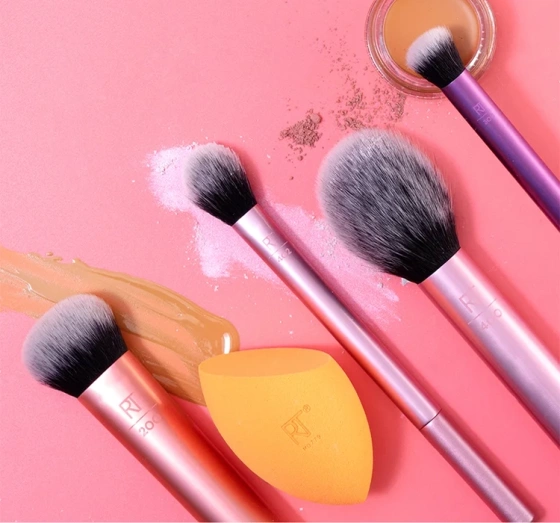 Kliknij na zdjęcie, aby je powiększyć Real Techniques Everyday Essentials Set Schminkpinsel + Schwamm