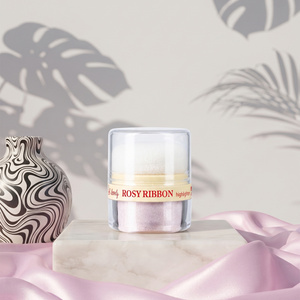 Lovely Rosy Ribbon Highlighter – loser Highlighter für Gesicht und Körper mit integriertem Döschen, 2 g