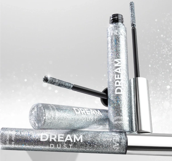 Kliknij na zdjęcie, aby je powiększyć Hean Dream Dust Glitzer-Topper-Wimperntusche mit silbernen Partikeln 13 ml