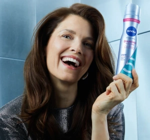 NIVEA Diamant Volumen Haarspray 5 Ultra Strong 250ml