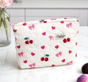 eCarla – gesteppte Kosmetiktasche mit einem Fach, mit Herz- und Kirschmotiv KS151