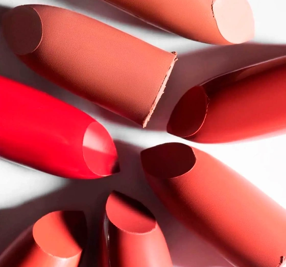 Kliknij na zdjęcie, aby je powiększyć LAMEL SILK COVER SAMTIGER LIPPENSTIFT 408 DARK AURA 3,8G