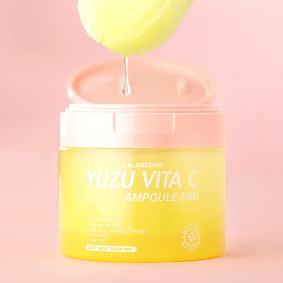 Kliknij na zdjęcie, aby je powiększyć LalaRecipe Yuzu Vita C Ampoule Pad – aufhellende Peeling-Pads mit Vitamin C, 80 Stück