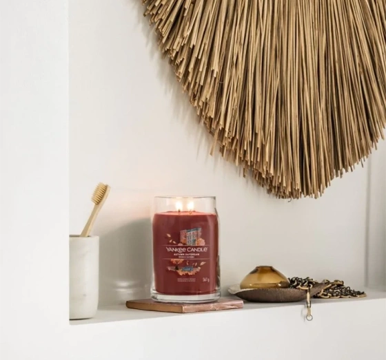 Kliknij na zdjęcie, aby je powiększyć Yankee Candle Signature Große Duftkerze Autumn Daydream 567 g