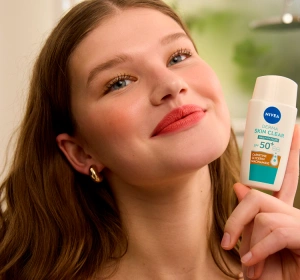 NIVEA Derma Skin Clear Leichtes Sonnenschutz-Fluid SPF 50+ 40 ml